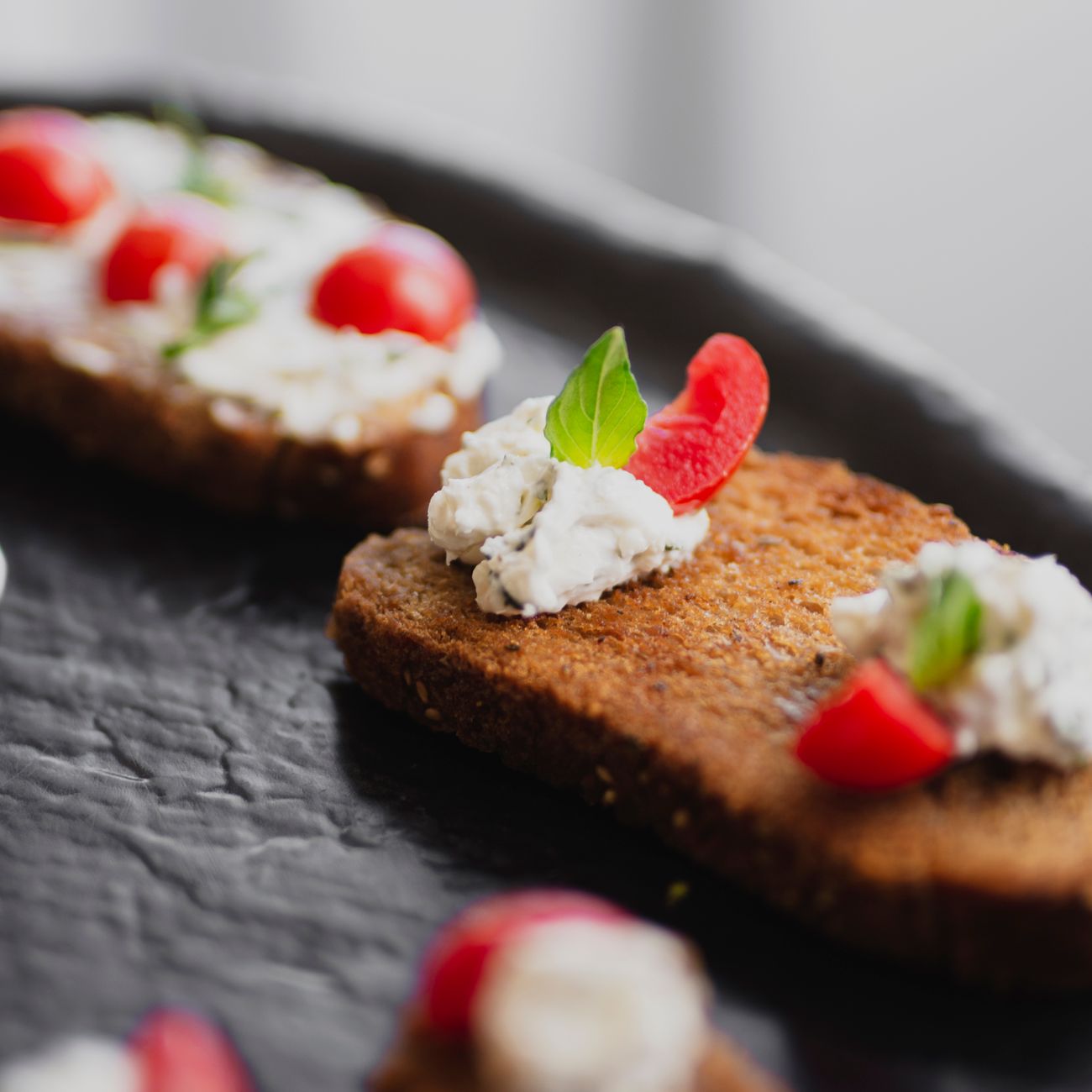 Mini bruschette s rajčicom